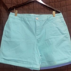2 Gloria Vanderbilt all-around slimming effect shorts